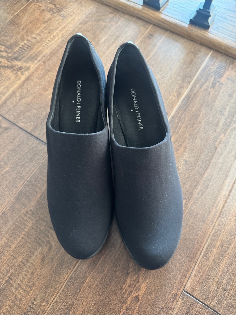 Donald J. Pliner Black Slip-On Mules Size 8.